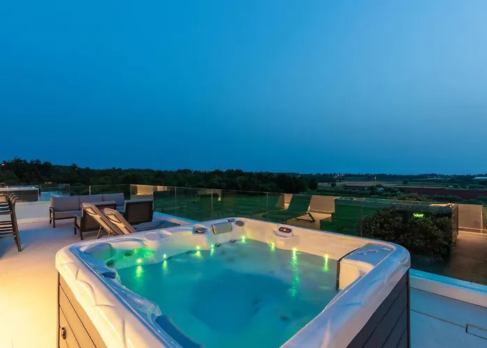 Ferienhaus Amazing In Nova Vas With Sauna Poreč